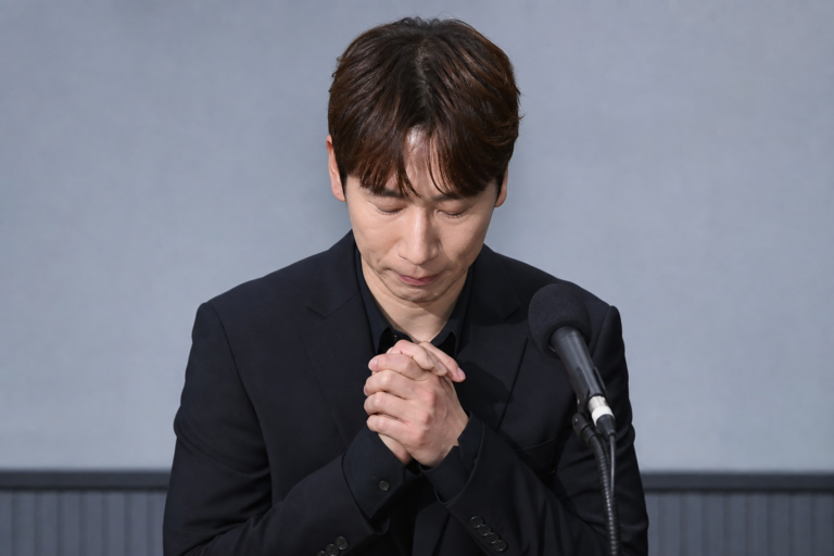 사과하는 개그맨 기사 대표 이미지 - ‘핑계고’에서 논란 겪은 양상국, 유재석 관련 발언 뭇매에 “불편 죄송, 말조심하겠다” 사과