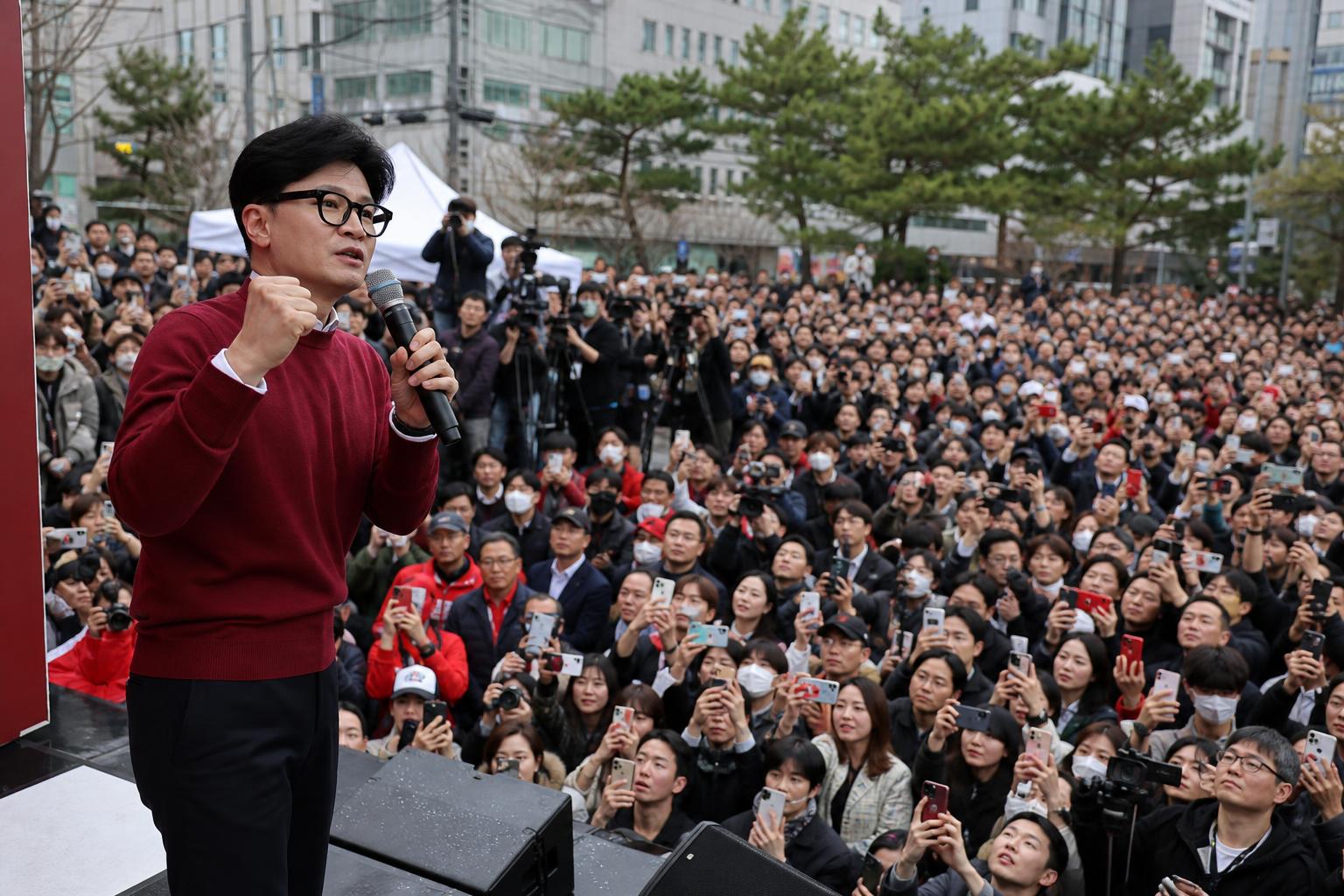 부산 선거유세, 정치 공방, 북구갑 기사 핵심 맥락을 보여주는 이미지 - 연합뉴스에 따르면 박민식 후보는 앞서 한동훈 후보를 둘러싸고 “본인의 야심을 위해 북구를 일회용 불쏘시개로 활용하고 내팽개치며, 보수 진영의 다...