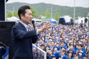 전남 선거유세 기사 대표 이미지 - 민주당 정청래, 전남 집중유세로 ‘기호 1번’ 결집…무소속 견제에 방점