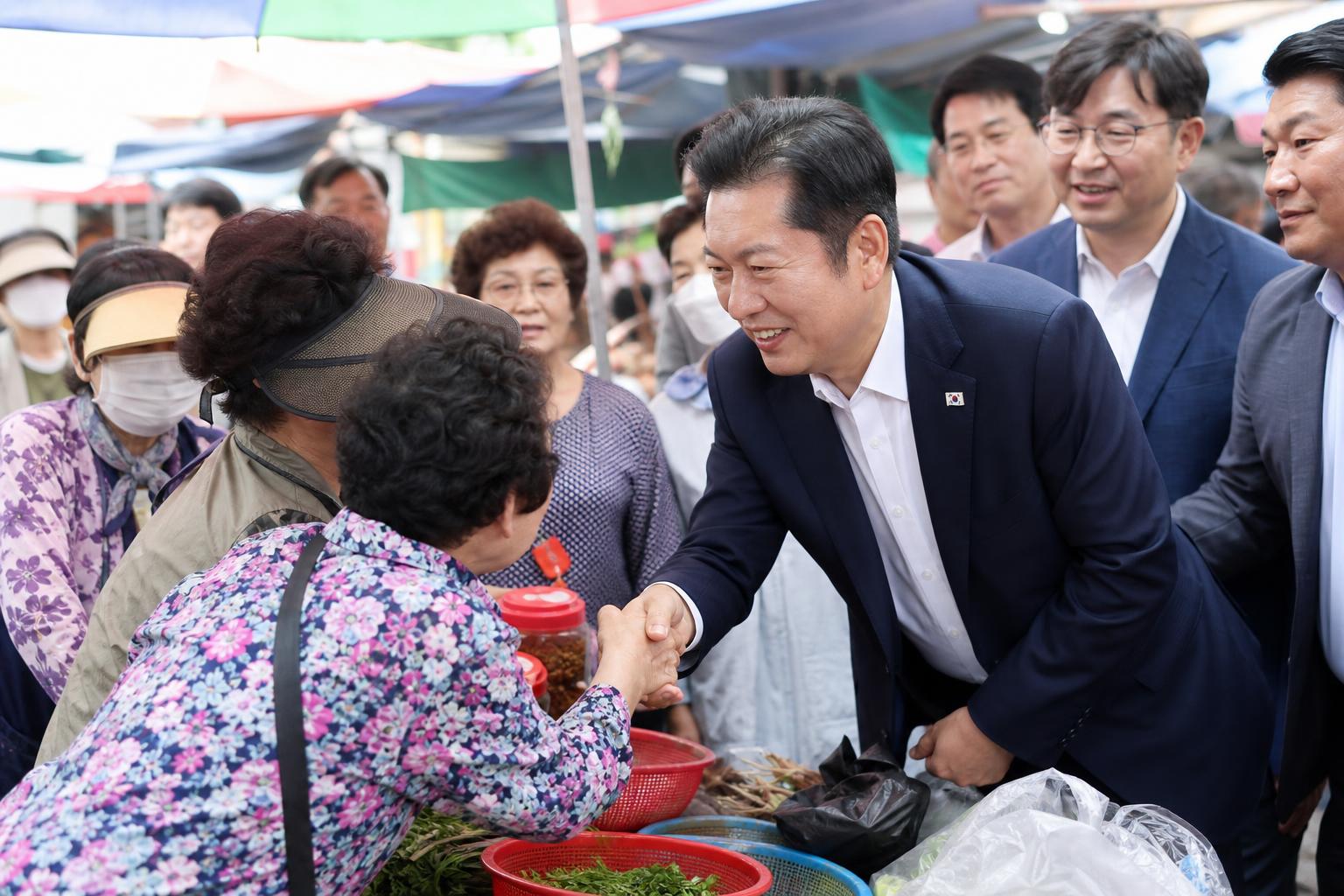 전남 선거유세 기사 핵심 맥락을 보여주는 이미지 - 정 위원장은 이날 오후 광양 옥곡 5일장을 찾아 시민들과 인사한 뒤 민주당 후보들에 대한 지지를 직접 요청했다. 그는 “광양시장은 기호 1번 정...