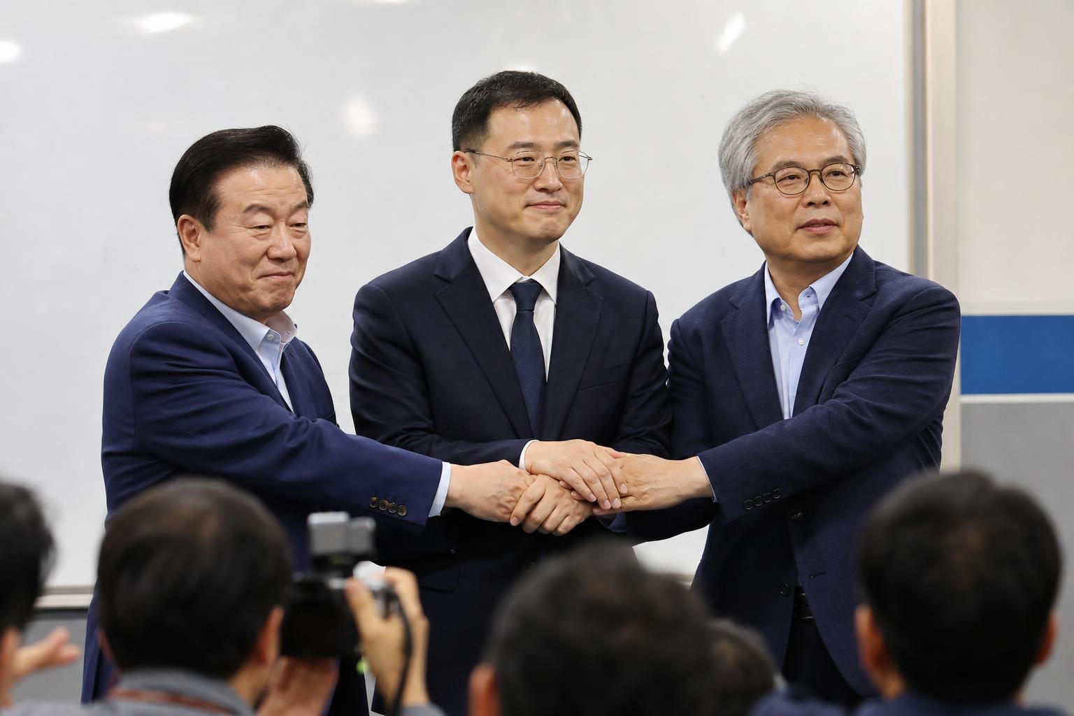 울산 선거, 후보 단일화 기사 영향과 배경을 설명하는 이미지 - 정치권에서는 단일화가 이뤄지면 곧바로 상대 후보와의 정책·인물 검증 국면이 강화된다고 본다. 단일화로 연합의 공조가 강화되는 만큼, 반대 진영은...